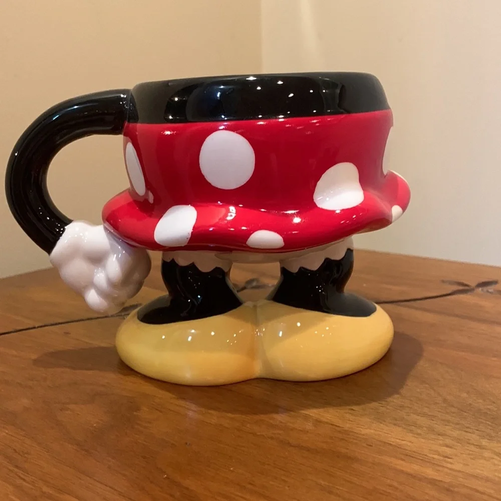 Minnie Mouse skirt mug - Picture 2 of 4
